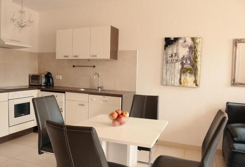 庭の見える１ベッドルームアパートメント, Vienna Airport Residences