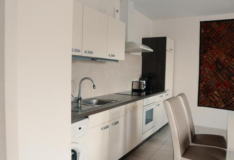 バルコニー付き１ベッドルームアパートメント, Vienna Airport Residences