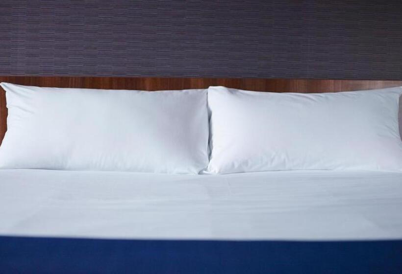 Номер Стандарт, Holiday Inn Express St. Albans   M25, Jct.22