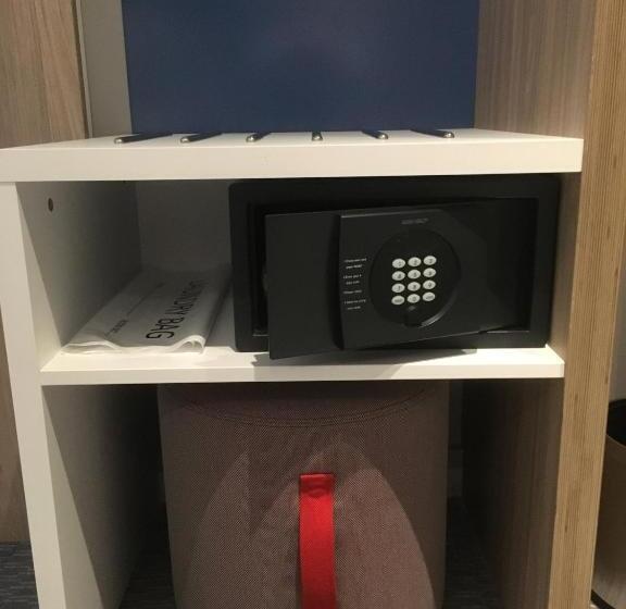 Номер Стандарт Адаптированный для Инвалидов, Holiday Inn Express St. Albans   M25, Jct.22