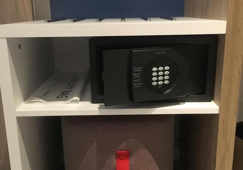 Номер Стандарт Адаптированный для Инвалидов, Holiday Inn Express St. Albans   M25, Jct.22