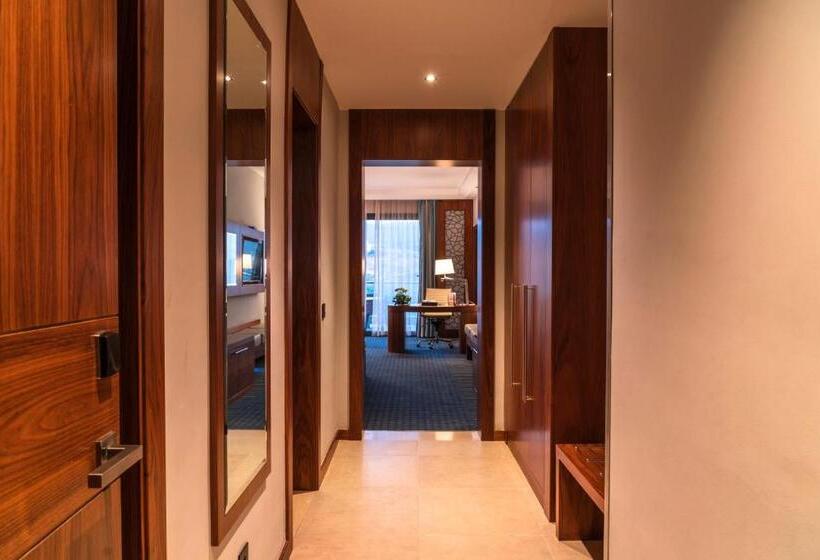 اتاق لوکس با چشم‌انداز دریا, Royal Tulip Skikda