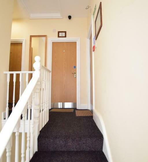Номер Стандарт, Woodlands Lodge Ilford