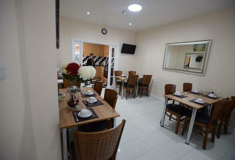 Номер Стандарт, Woodlands Lodge Ilford