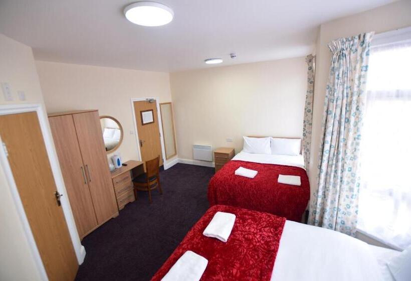Четырехместный Номер Стандарт, Woodlands Lodge Ilford