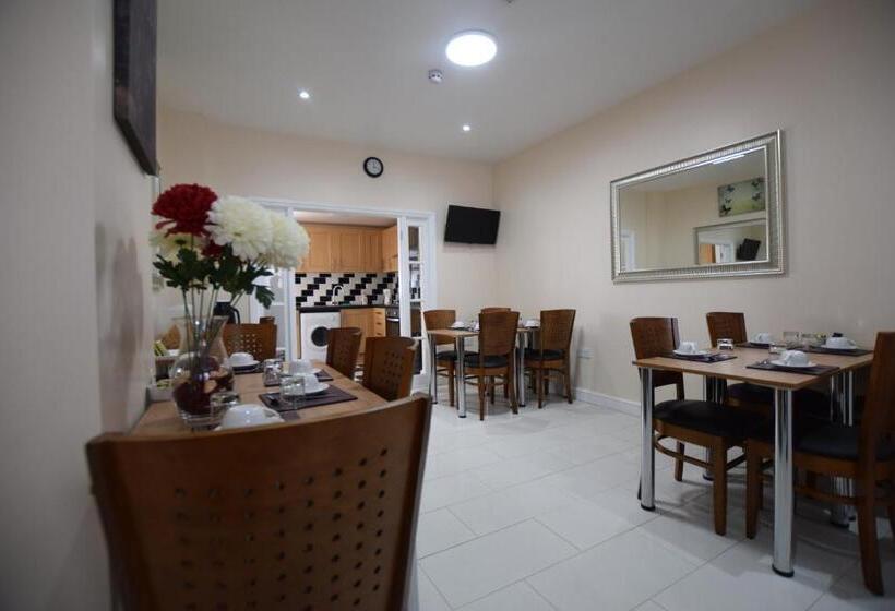 Четырехместный Номер Стандарт, Woodlands Lodge Ilford