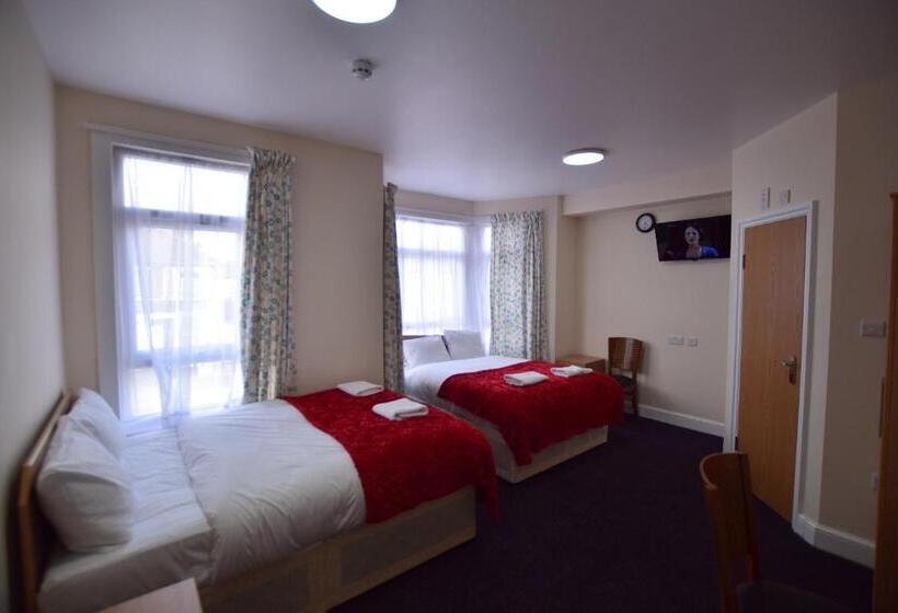 Четырехместный Номер Стандарт, Woodlands Lodge Ilford