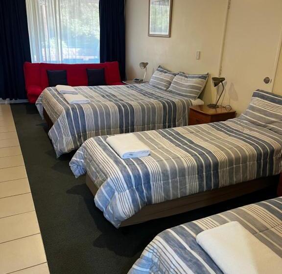استودیوی لوکس, Emu Point Motel