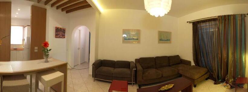 جناح, Epavlis Beach Resort
