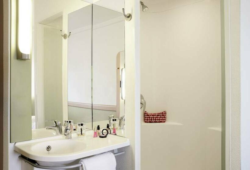 스탠다드 룸 더블 침대, Ibis Budget Belfast City Centre