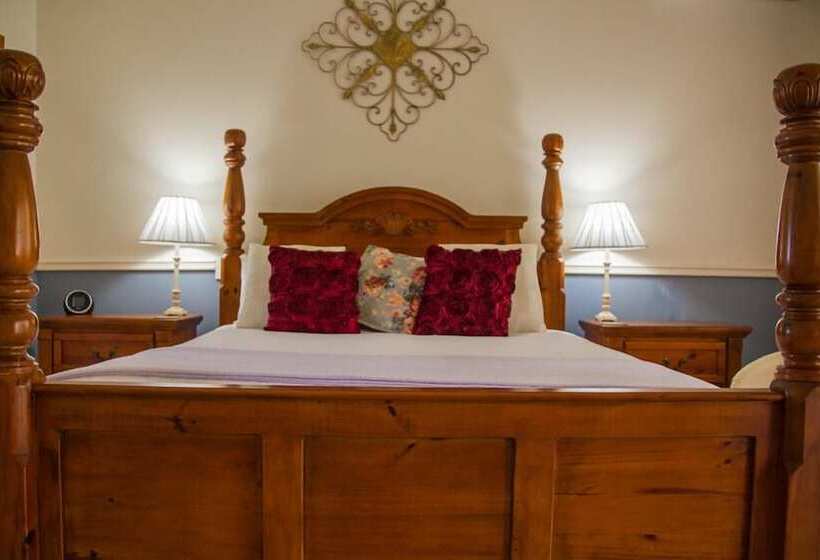 Студия Стандарт, Inn The Tuarts Guest Lodge