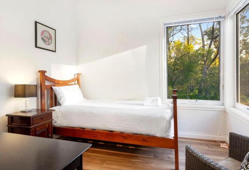 Студия Стандарт, Inn The Tuarts Guest Lodge