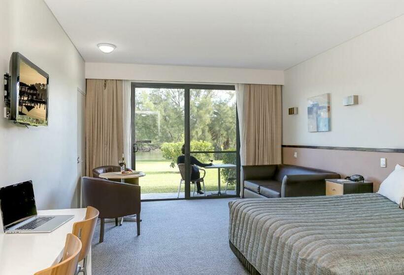Люкс, Macquarie 4 Star