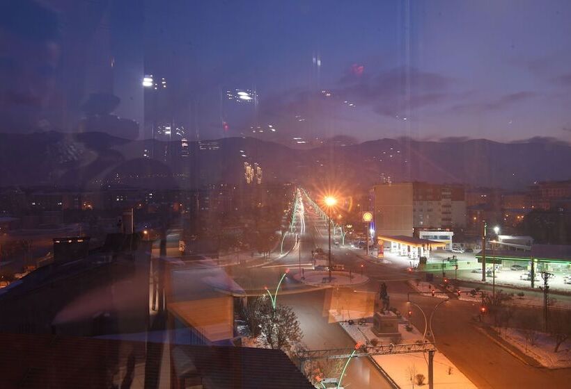标准间带山景, Mus Grand