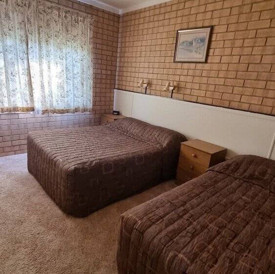 Family Suite, Lone Pine Motel