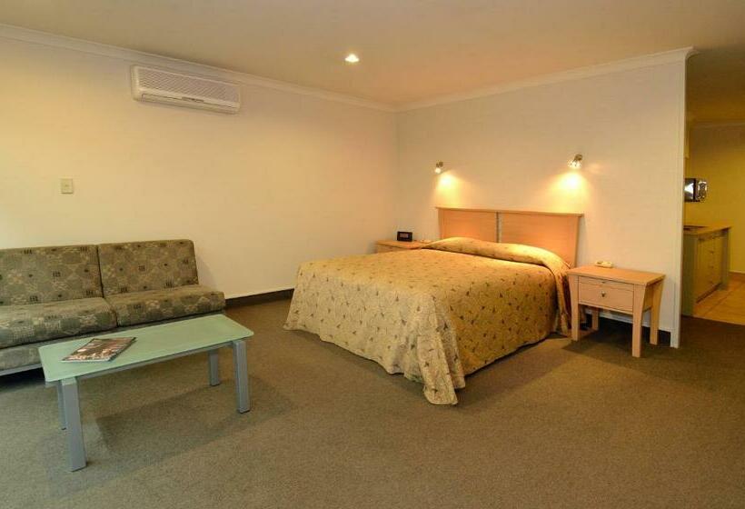 Студия Стандарт, Senator Motor Inn