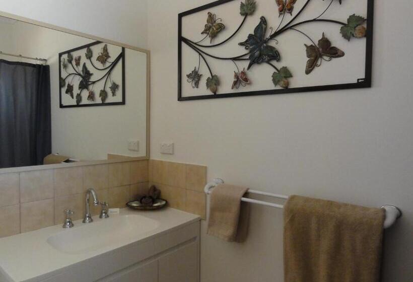 Семейные Апартаменты 3 Спальни, York S Boutique Motel