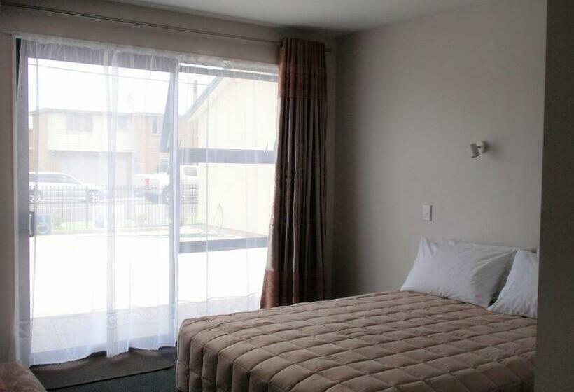 Студия Стандарт, 319 Addington Motel