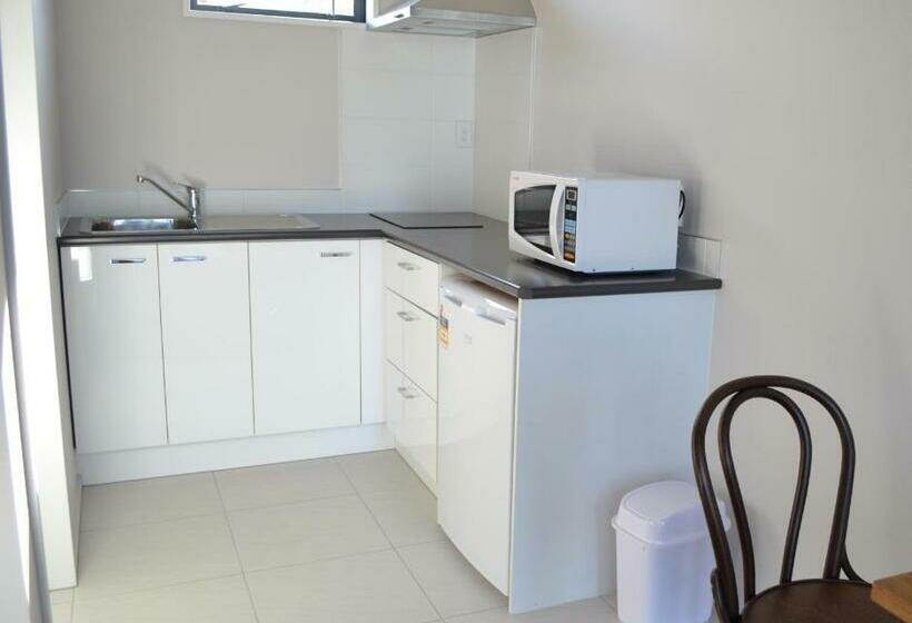 Студия Стандарт, 319 Addington Motel