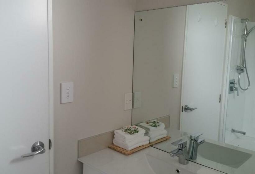 Студия Стандарт, 319 Addington Motel