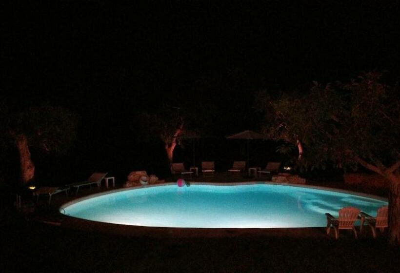 스탠다드 트리플 룸 풀장 전망, B&b Villa Giorgia