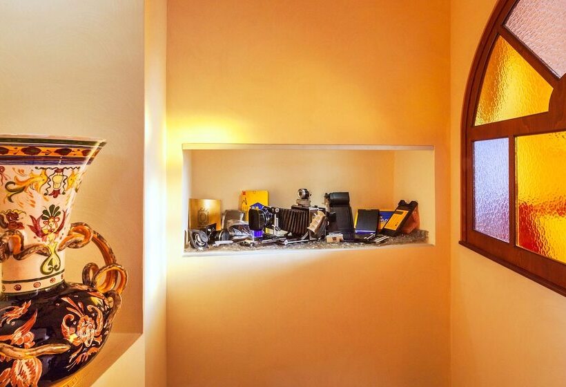 마스터 스위트, In Camera Art Boutique