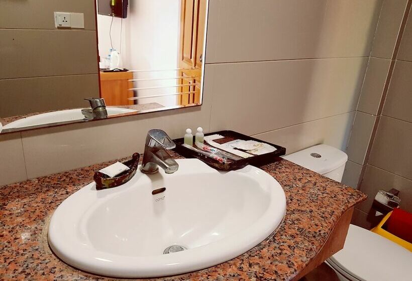 Deluxe Room, Manisanda