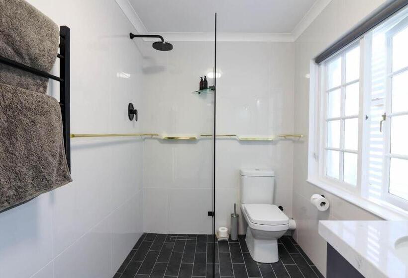 Номер Стандарт, Whispering Oaks Guest House