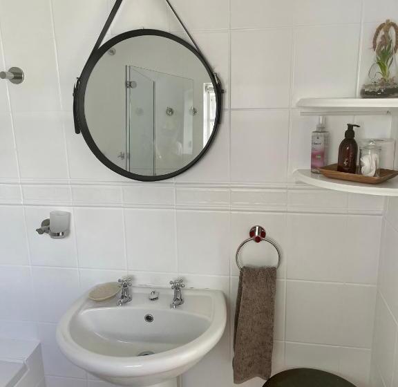 스탠다드 룸, Whispering Oaks Guest House
