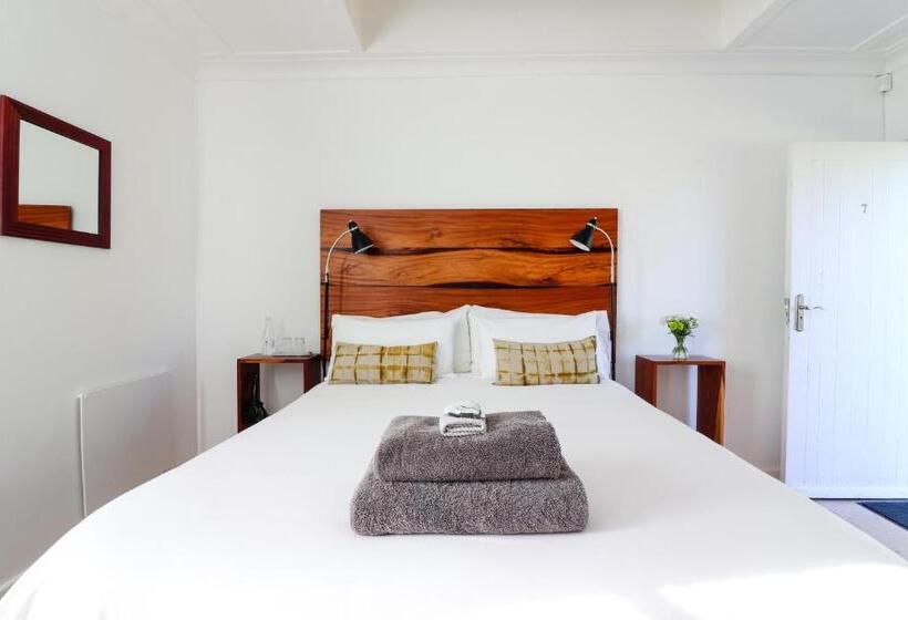 Номер Стандарт, Whispering Oaks Guest House