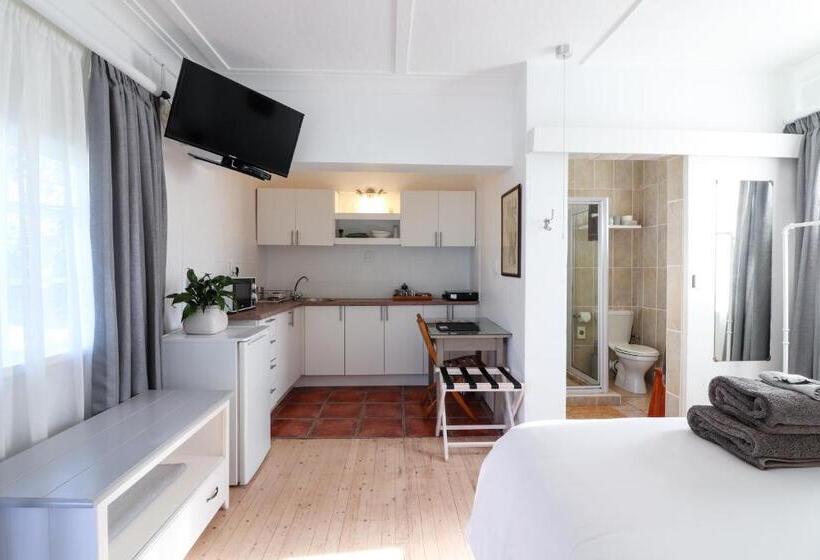 Номер Стандарт, Whispering Oaks Guest House