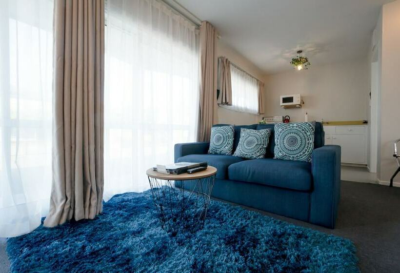Студия Стандарт, Coachman Motel
