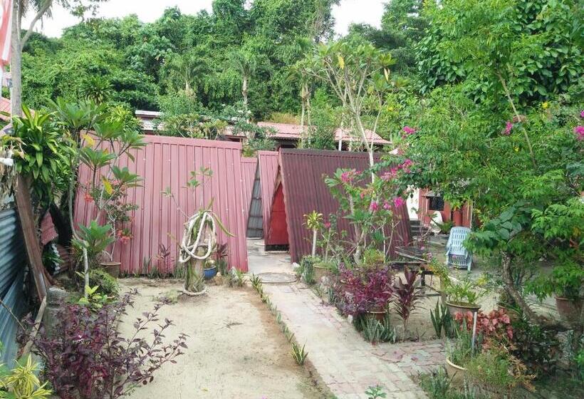 Номер Economy, Nazri Nipah Camp