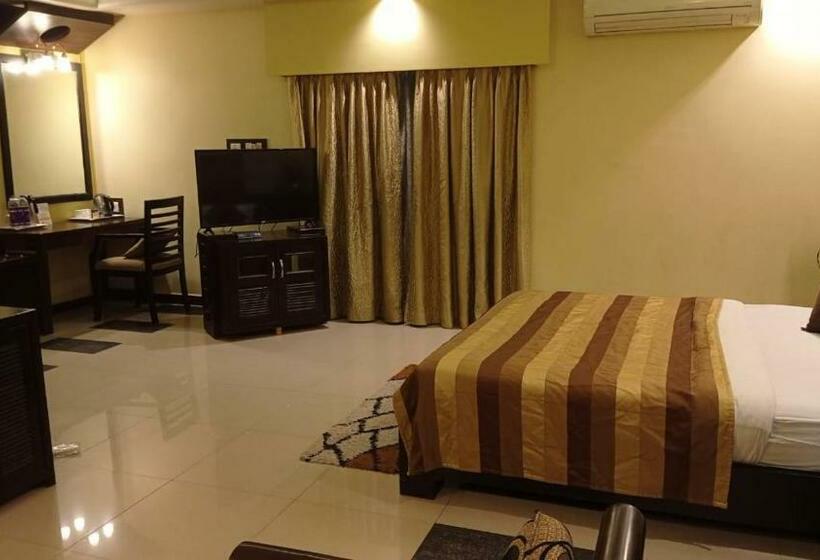 Quarto Deluxe, Pushpak