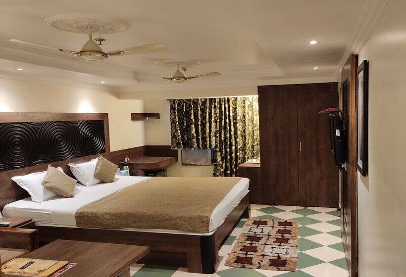 Quarto Executivo, Pushpak