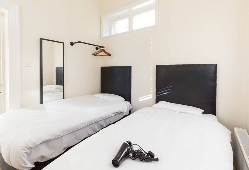 Апартаменты 3 Спальни, The Apartment Company