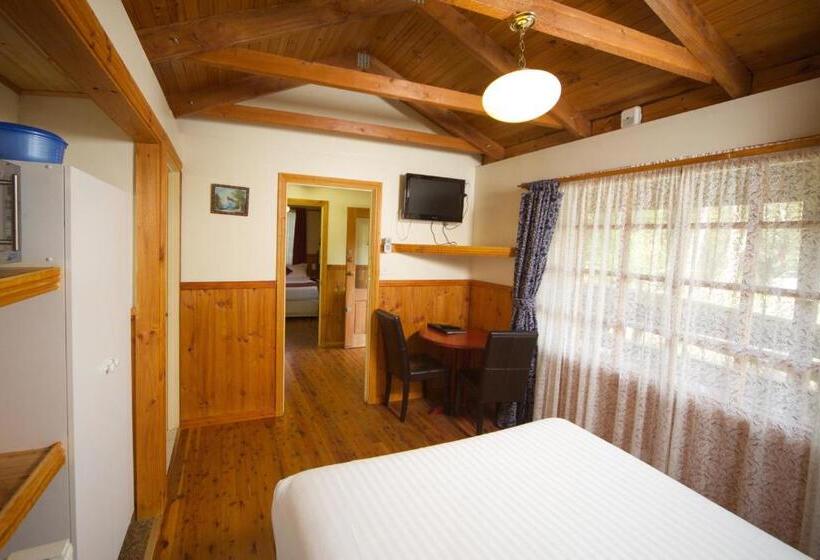 오두막, Sanctuary House Resort Motel