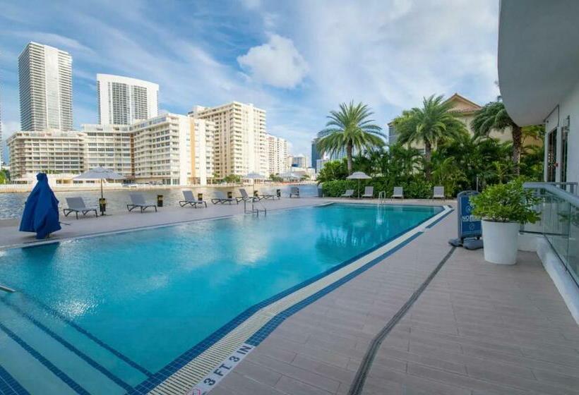 1间卧室的房子, Spectacular View With Balcony, Pool, Near Beach