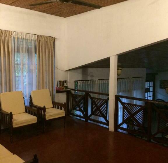 Quarto Triplo Estandar com Sacada, Galle Rest Home