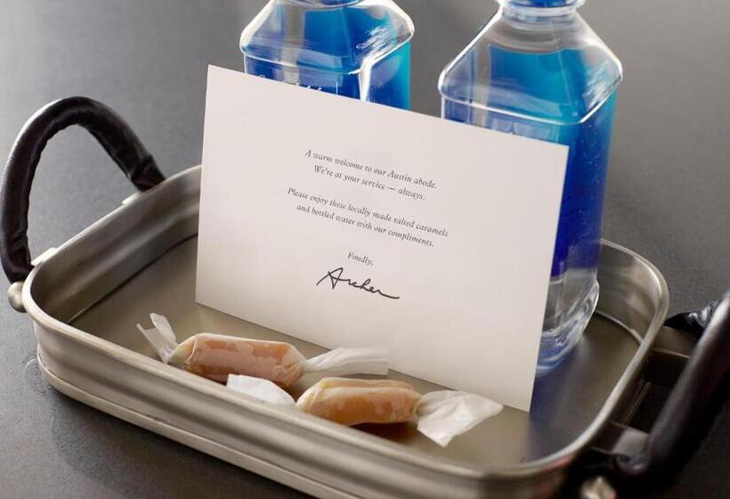 جناح مزوَّد بشرفة, Archer Hotel Austin