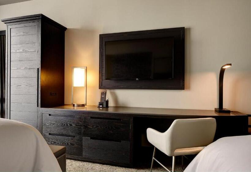 غرفة قياسية رباعية, Archer Hotel Austin