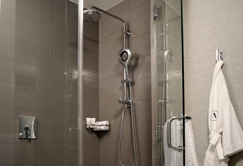 جناح مزوَّد بشرفة, Archer Hotel Austin