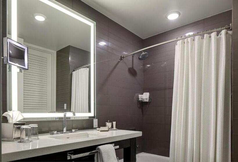 غرفة قياسية سرير كينج لذوى الإحتياجات الخاصة, Archer Hotel Austin