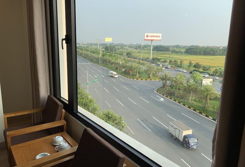 家庭间, Dragon Airport