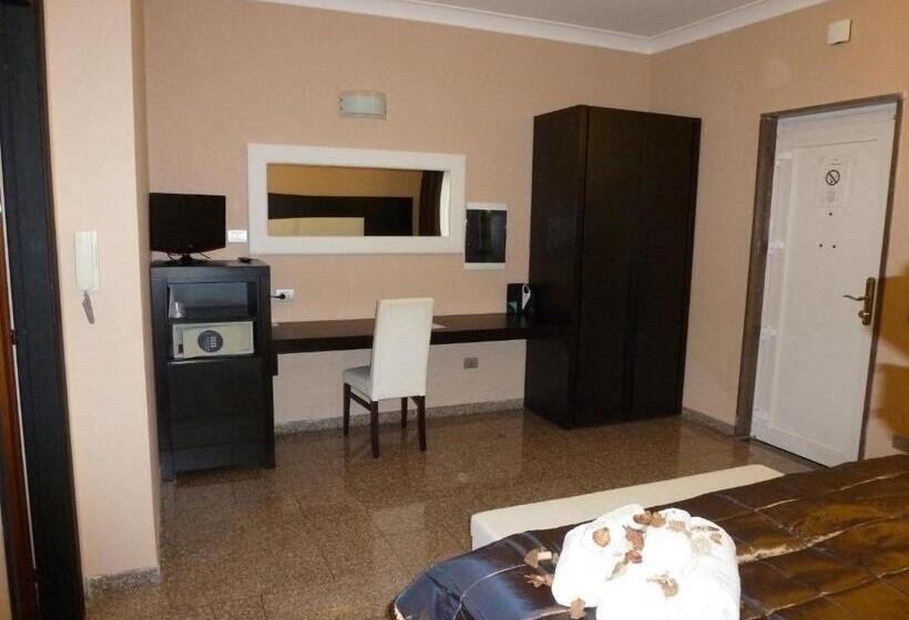 Номер Стандарт Трехместный, Eh Suites Rome Airport Euro House Hotels