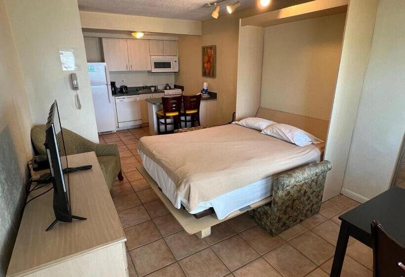 Студия Deluxe, Enchanted Isle Hollywood Beach Resort