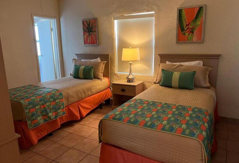 Апартаменты 2 Спальни, Enchanted Isle Hollywood Beach Resort