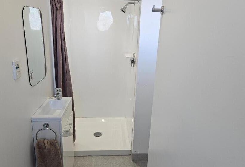 스탠다드 스튜디오, Richmond Motel And Holiday Park