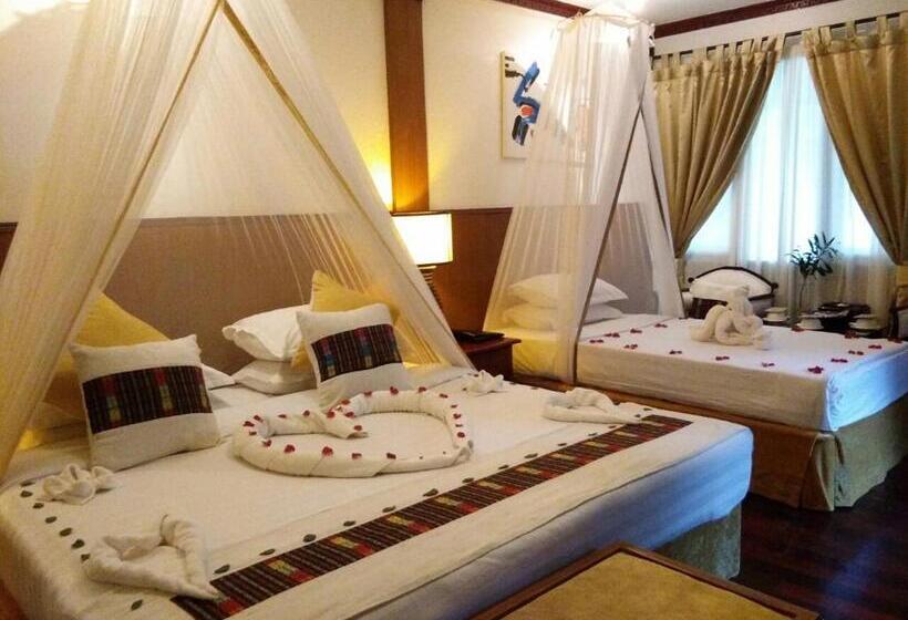 اتاق استاندارد سه تخته با چشم‌انداز باغ, Emerald Sea Resort
