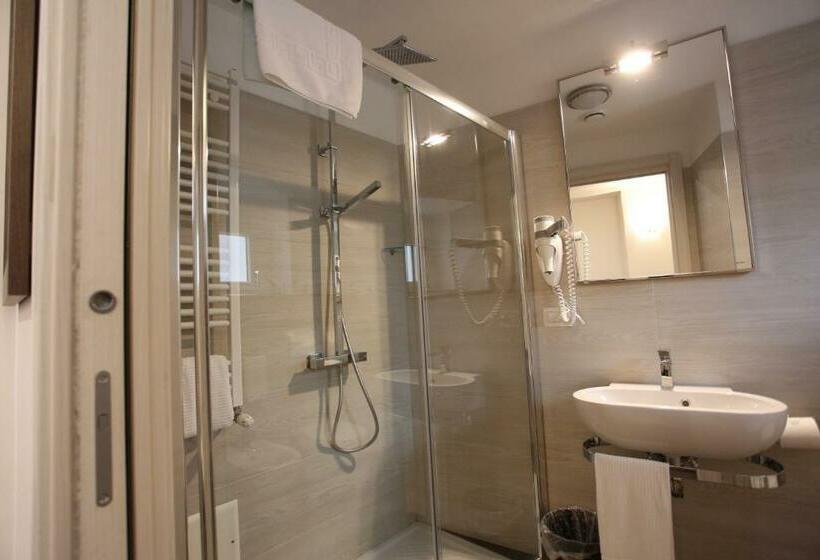 Quarto Quádruplo Deluxe, Eubea
